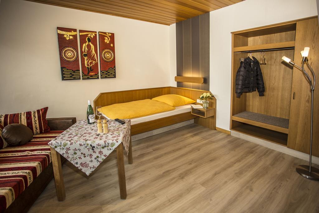 Boardinghouse Remchingen Baan Arun Apartamento Exterior foto