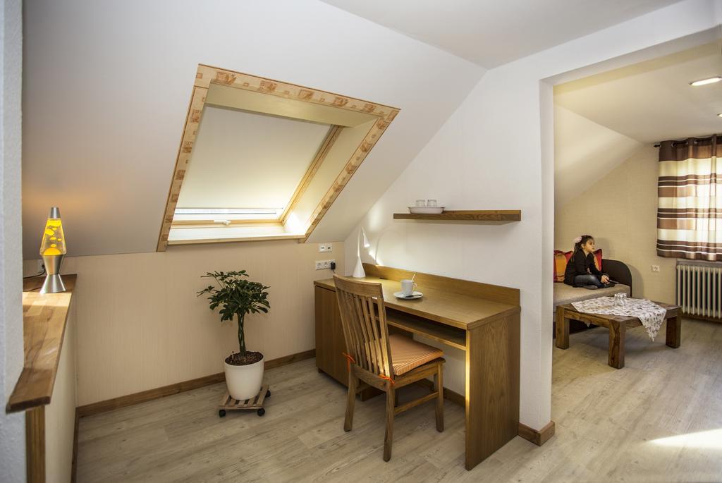 Boardinghouse Remchingen Baan Arun Apartamento Exterior foto