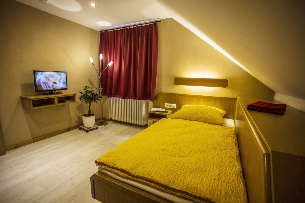 Boardinghouse Remchingen Baan Arun Apartamento Exterior foto