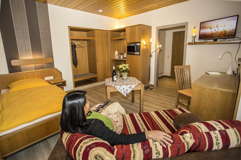Boardinghouse Remchingen Baan Arun Apartamento Exterior foto