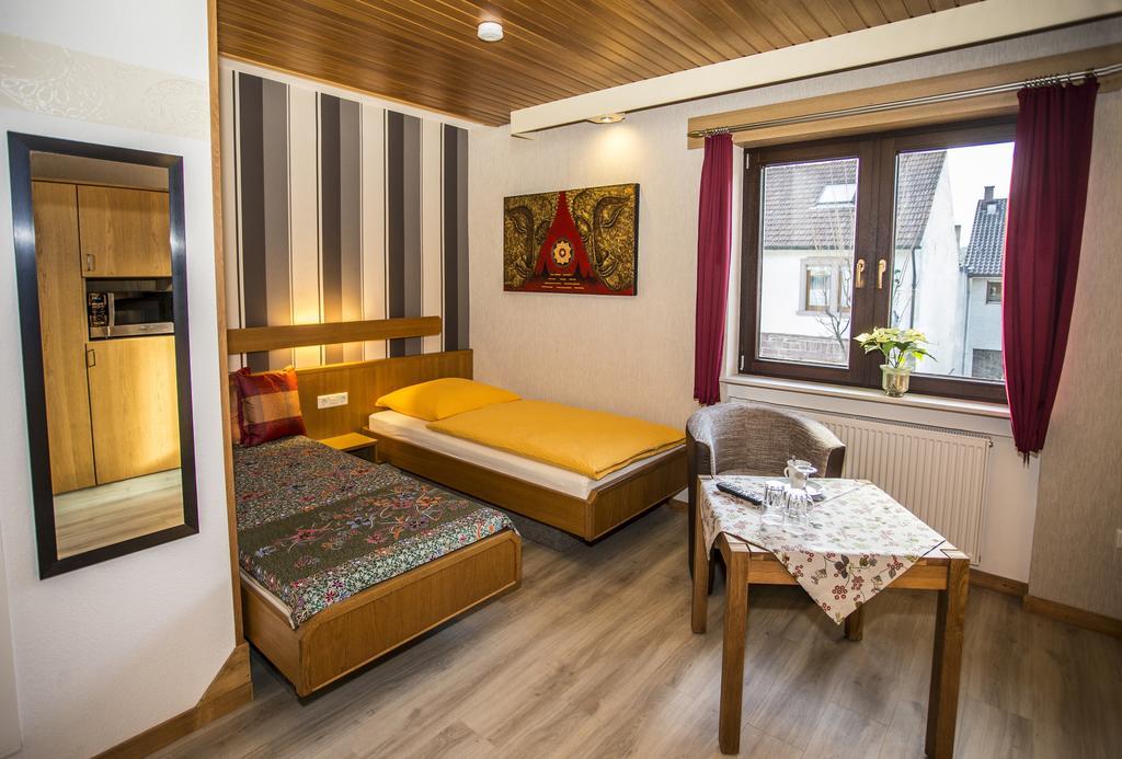 Boardinghouse Remchingen Baan Arun Apartamento Exterior foto