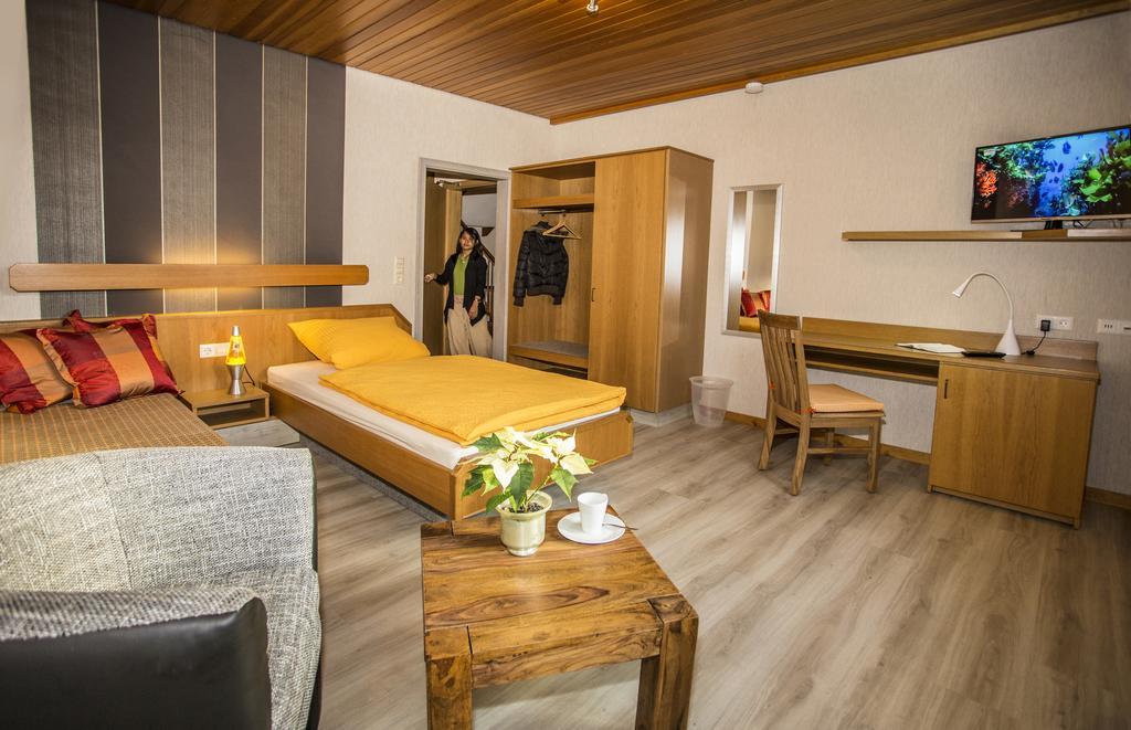 Boardinghouse Remchingen Baan Arun Apartamento Exterior foto