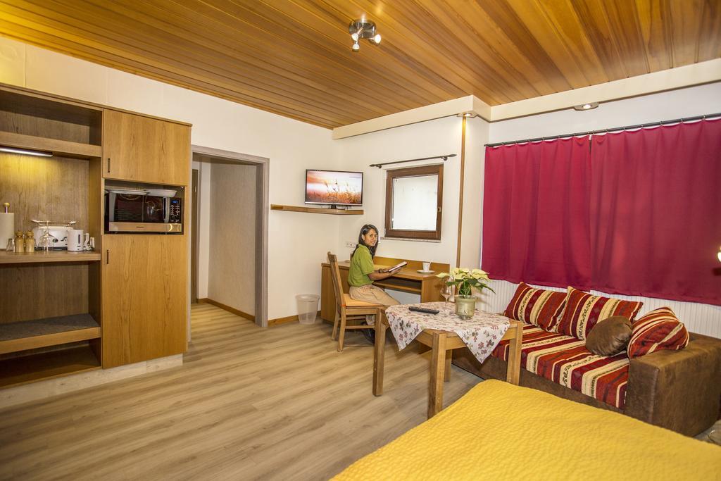 Boardinghouse Remchingen Baan Arun Apartamento Exterior foto